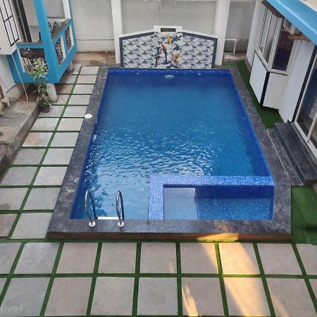 ควีน ออฟ ควีนส์ Hotel กาลังกูติ ภายนอก รูปภาพ