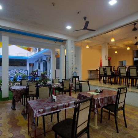 ควีน ออฟ ควีนส์ Hotel กาลังกูติ ภายนอก รูปภาพ