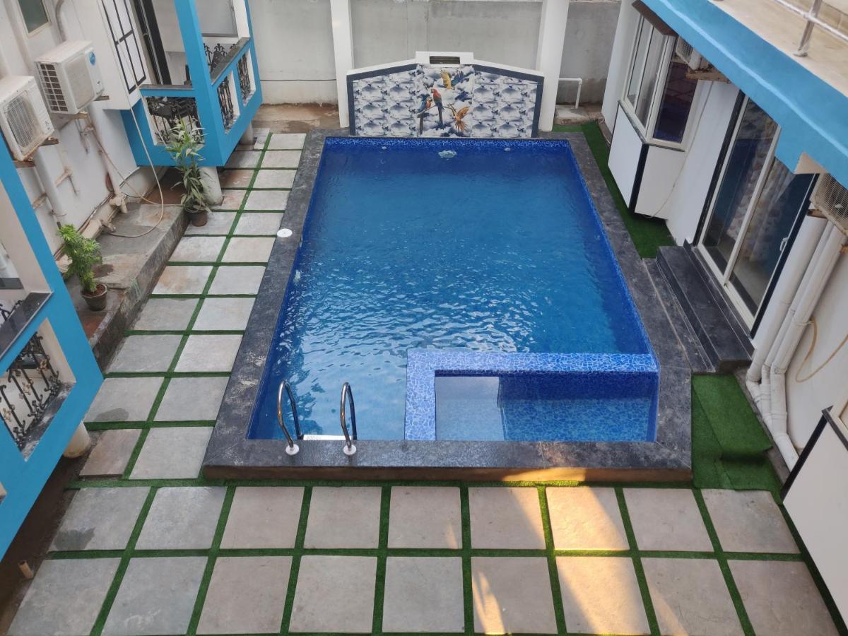 ควีน ออฟ ควีนส์ Hotel กาลังกูติ ภายนอก รูปภาพ